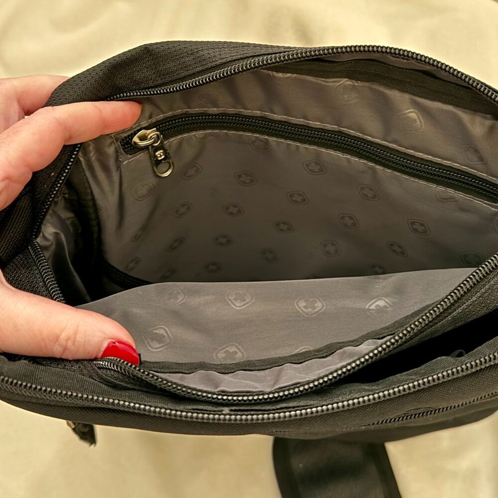 FINAL PRICE! NWOT SWISSGEAR 1805 Mini Messenger Bag - Picture 5 of 6